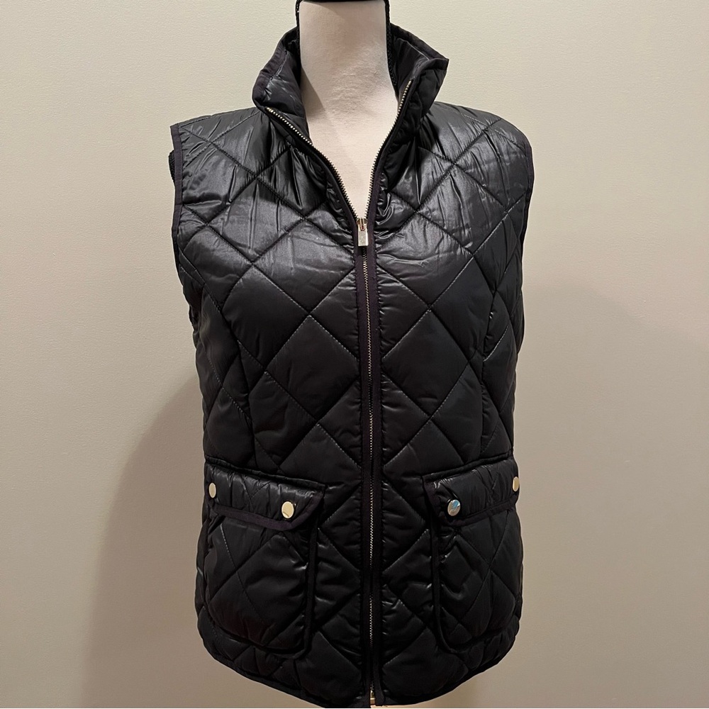 Black Zip-Up Sleeveless Vest With Pockets Size Medium (NWOT)